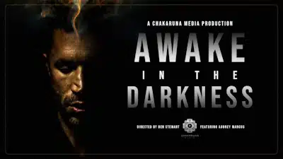 بیدار در تاریکی